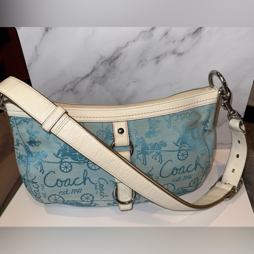 Coach Horse And Carriage Light Blue Shoulder Bag White Fabric Leather
F14037